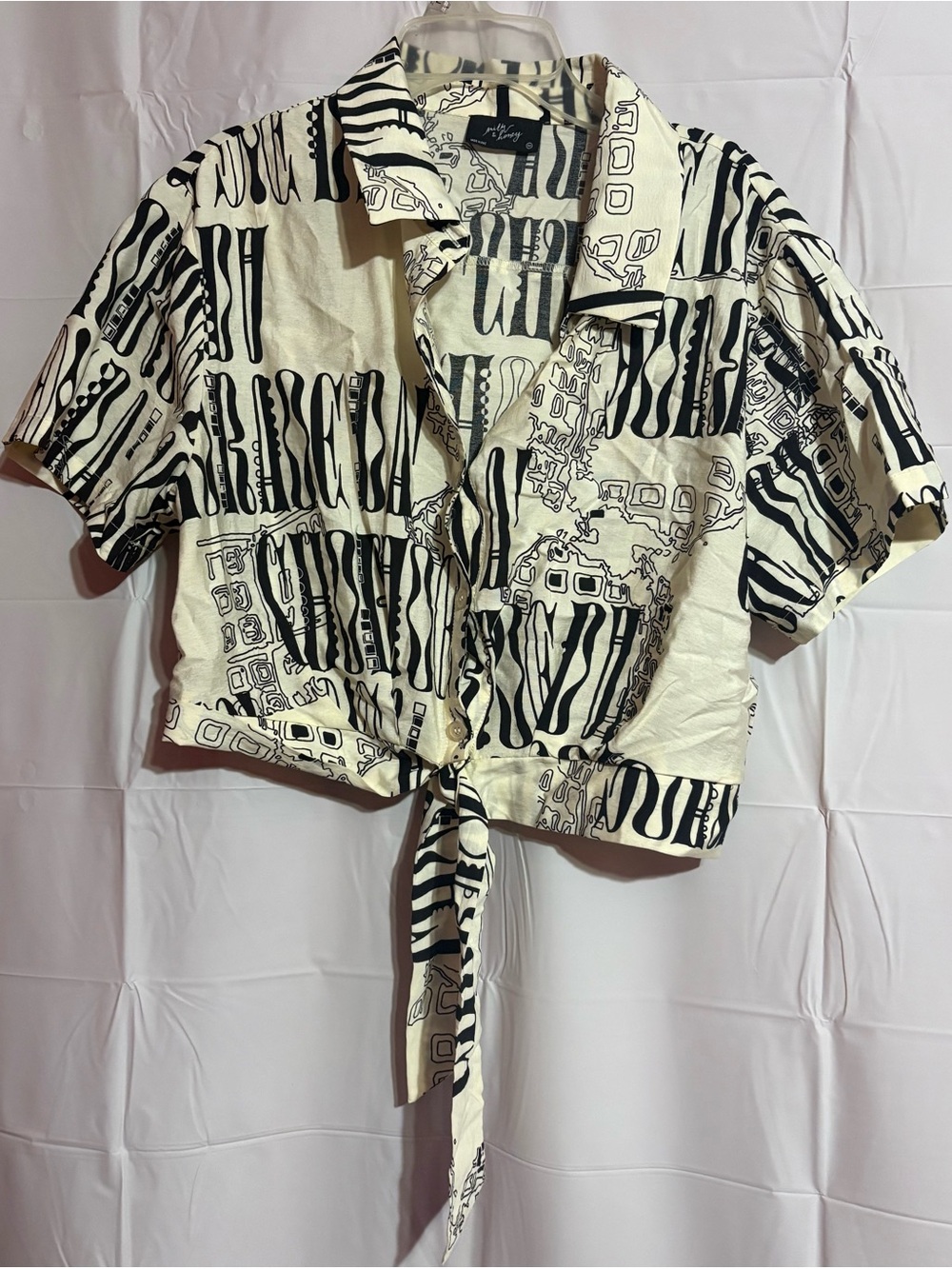 Tie-Front Short Sleeve Button-Down Shirt in Cream & Black